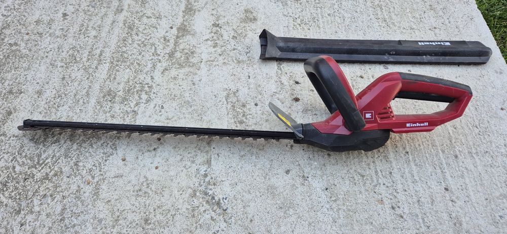 Trimmer gard viu Einhell pe acumulator.