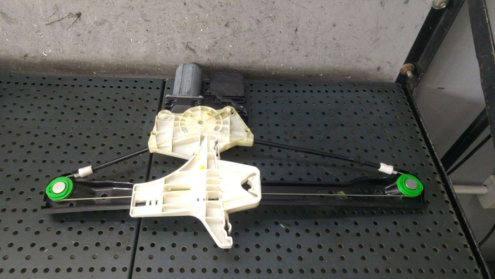 Macara cu motoras stanga spate vw golf 5 1k1 0130821431 1k4839401e 1k0959703k