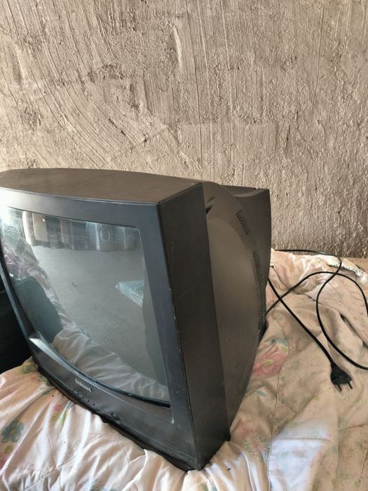 Кинескопный телевизор Samsung (CRT).