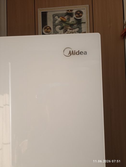 Продается холодильник Midea
