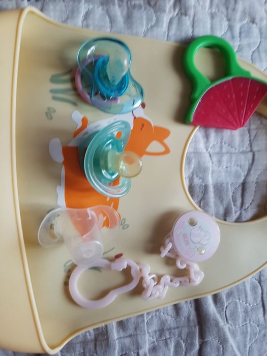 Силиконовый слюнявчик.