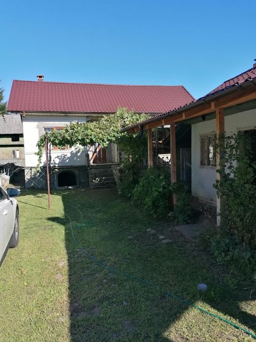 Casă cu teren 1.200 mp, panouri solare 3 kW – Soveja, Vrancea