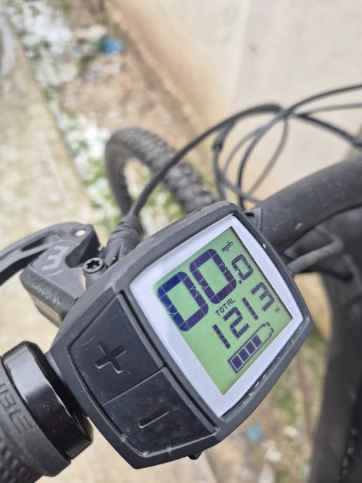 Електрически карбонов Cube stereo