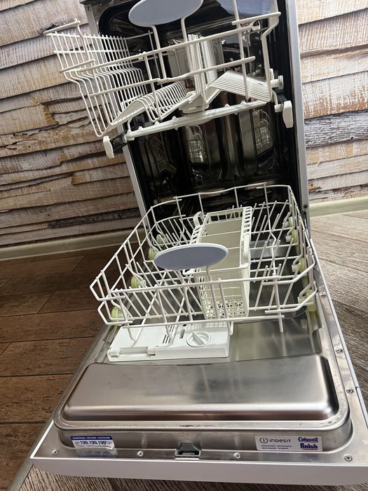 Продаю посудомомоечную машину