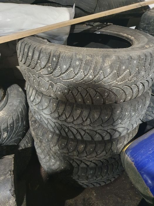 Продам R15 резина в отличном состоянии