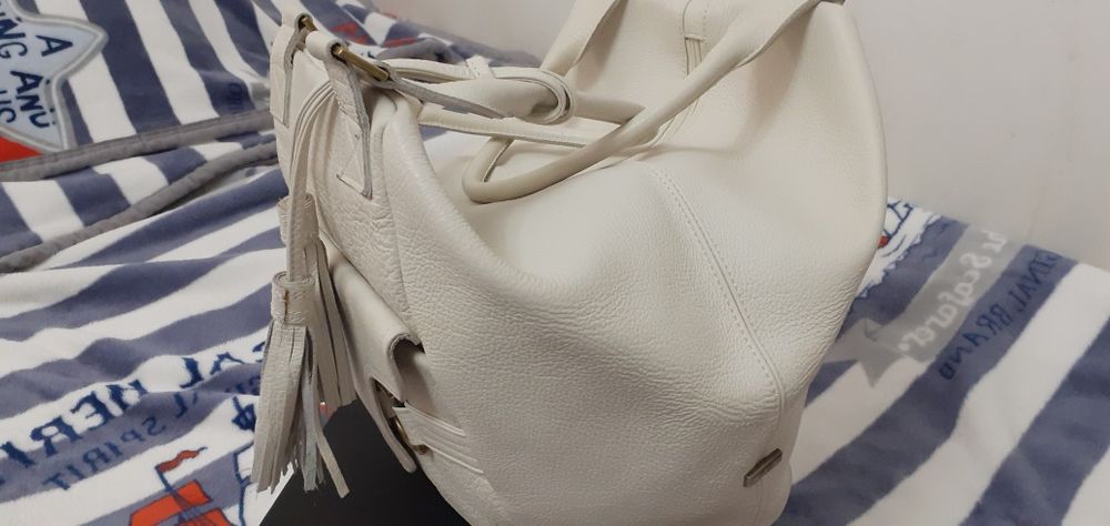 Продается кожаная женская  сумка для прекрасных дам