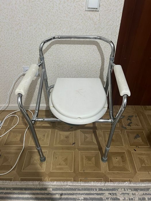 Санитарный.  стул