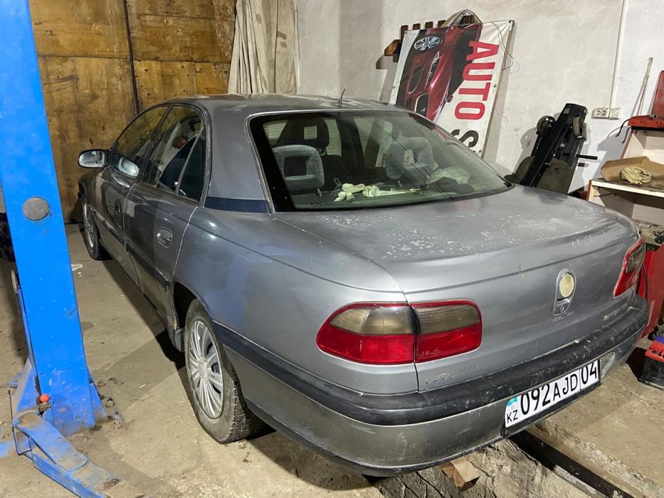 Опель Омега машина