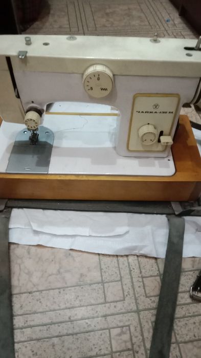 Швейная машина,без педали продам