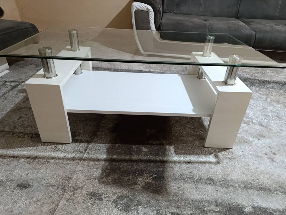 Стъклена холна маса