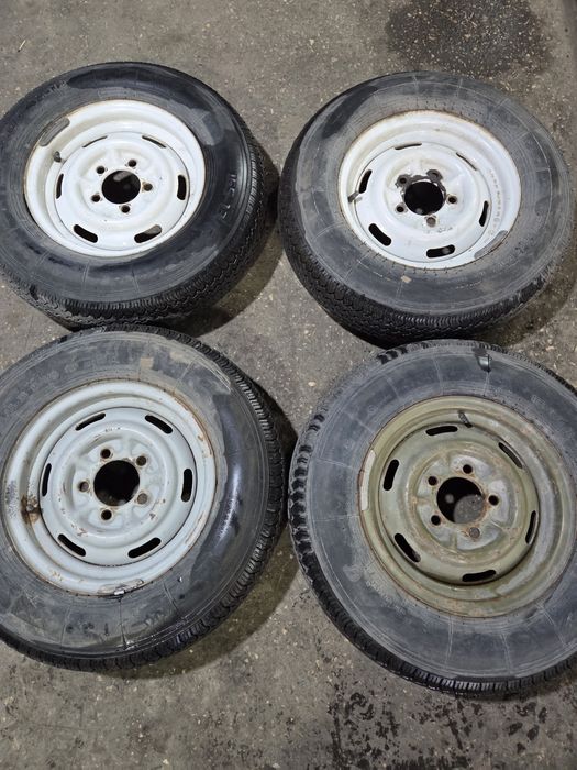 Продам шины на москвич.