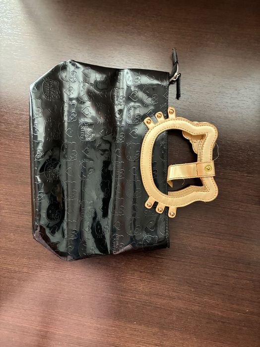 Vând geanta Hello Kitty