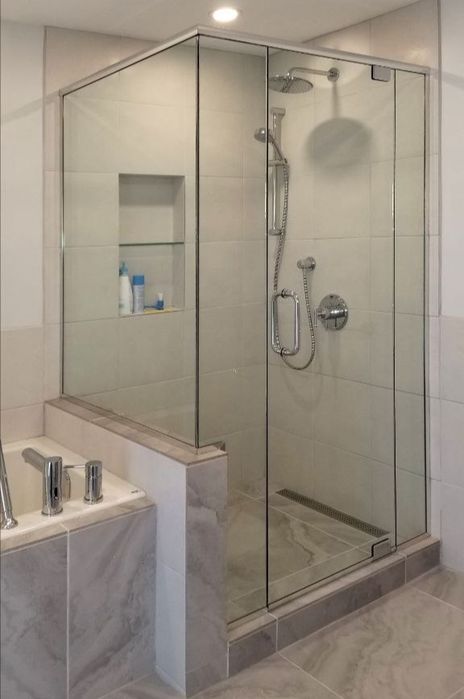 Душевые кабины и  калëнние окна