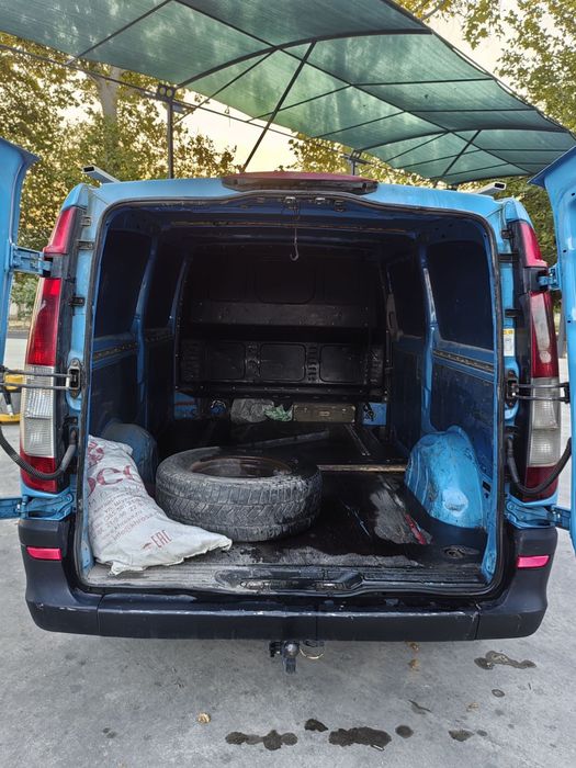 Продаётся mercedes vito состояние хорошее год 2006
