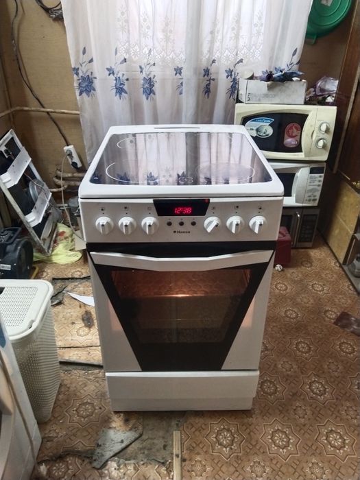 Продам стеклокерамическую плиту Hansa