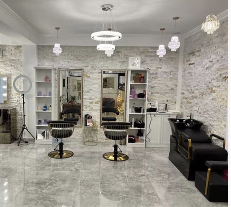 Inchiriez camera in salon cu toate avizele