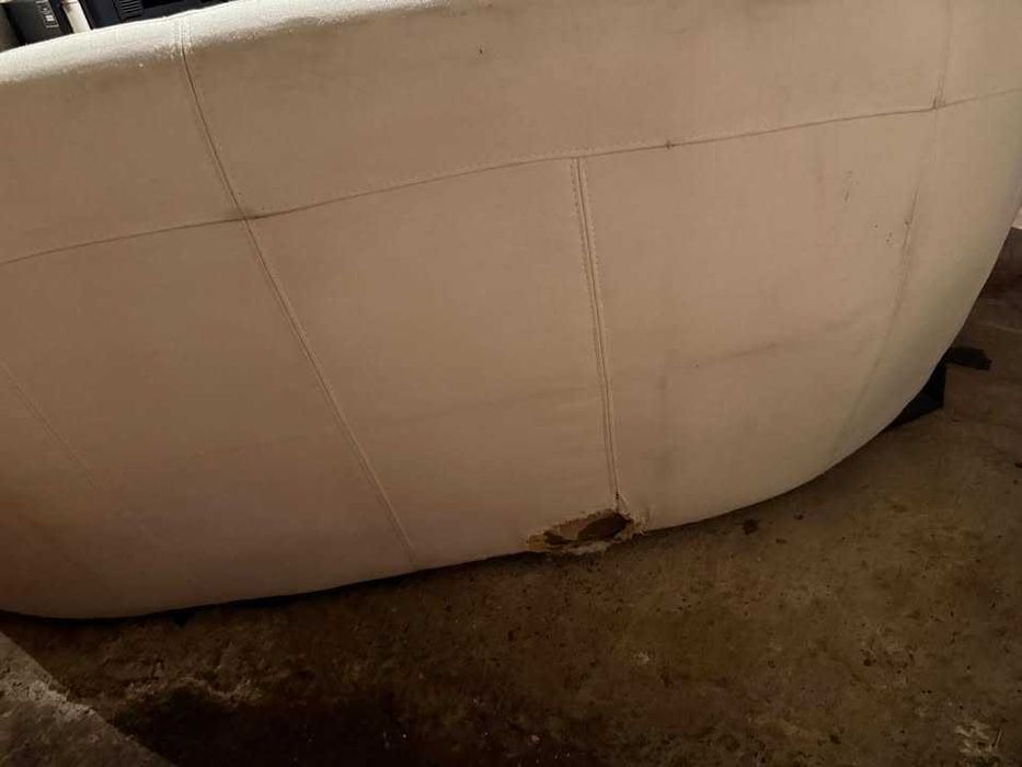 Canapea , design modern, culoarea alb cu roz pudrat, dimensiune 2,30 m