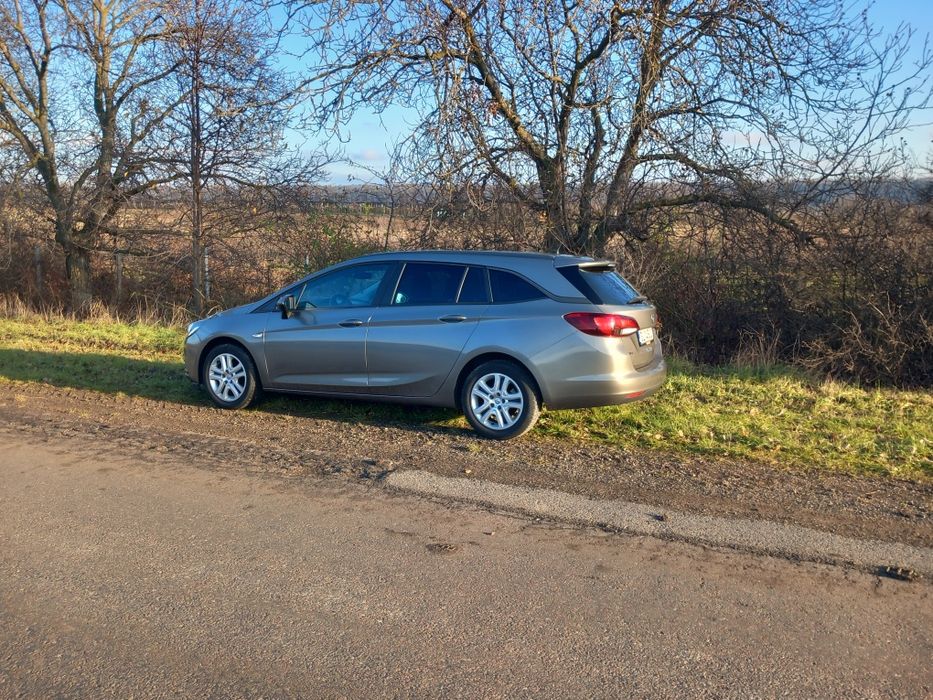 Opel Astra  1.6 110cp