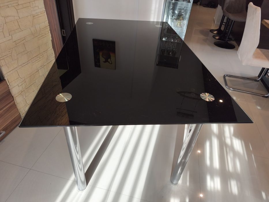 Трапезна стъклена маса