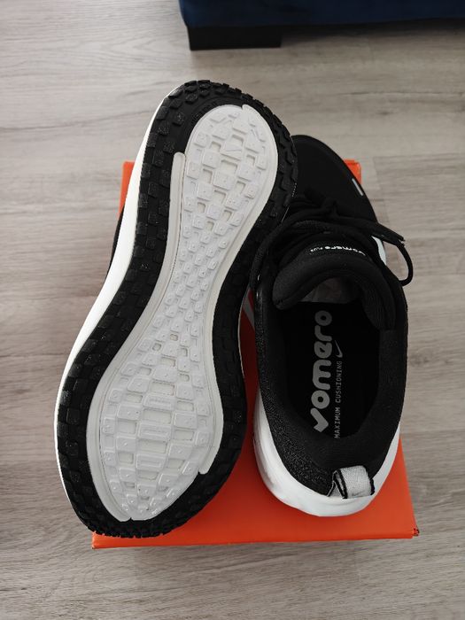 Nike Vomero Plus 43