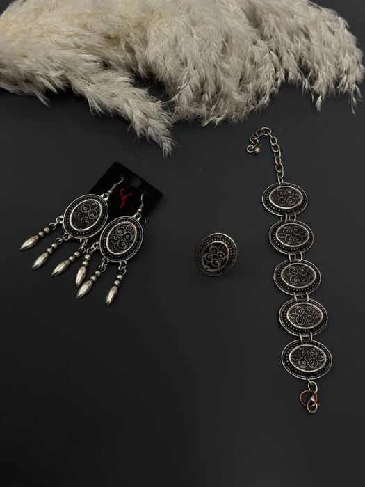 Ұлттық нақыштағы қол өнер - алқалар