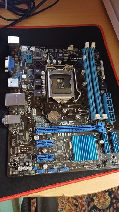 Продаю материнскую плату Asus H61 M-E  на 1155 сокете. НЕ РАБОЧАЯ!!!