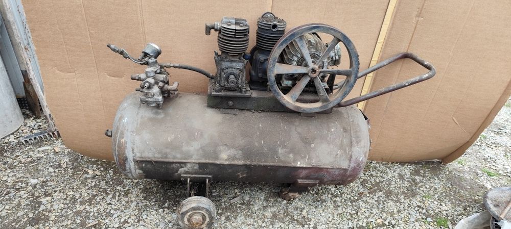 Compresor aer romanesc