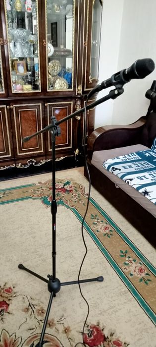 Стойка от микрофона с микрофоном