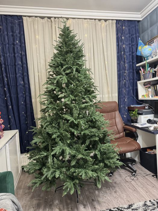 Елка 2,40 см, 2,10 см