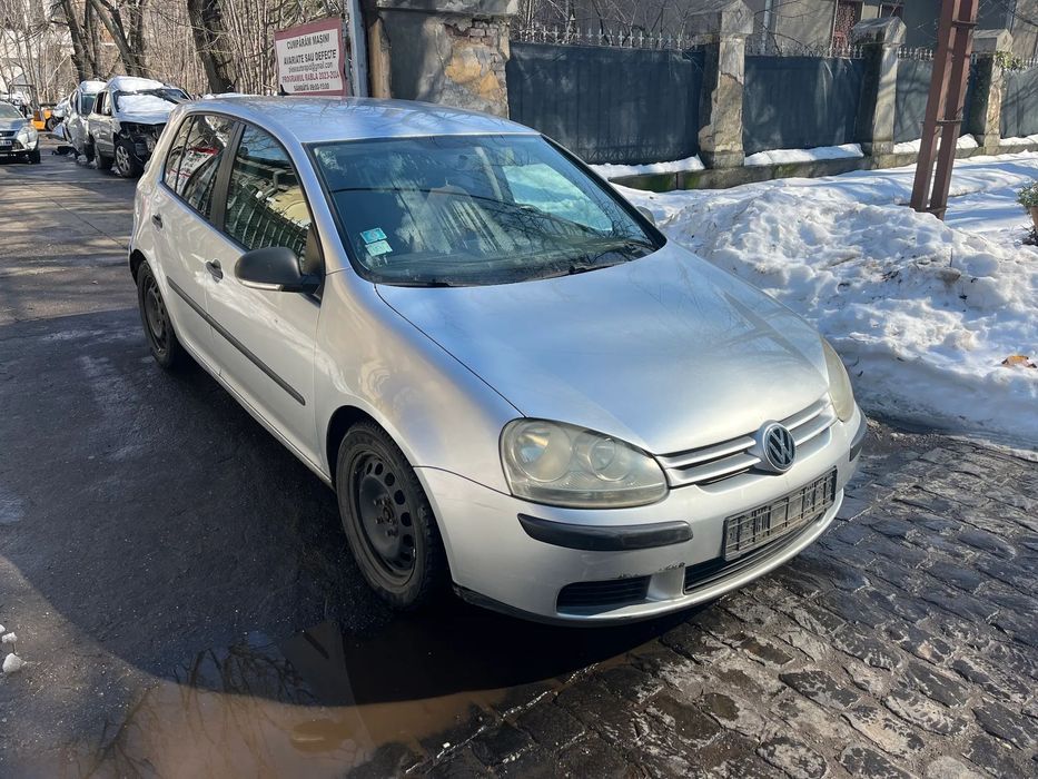 Dezmembrez VW Volkswagen Golf 5 gri argintiu 1,9 TDI cod BLS 2008 LA7W