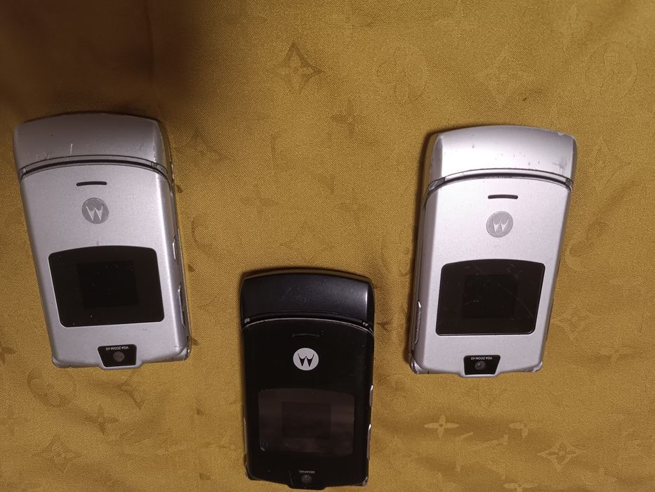 Assalom alekum Telefonlar sotiladi Hello Moto Motorola Razr