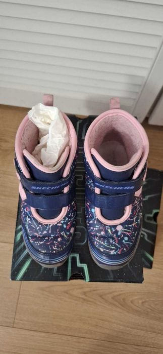 Cizme Skechers pentru fete marime 28 in stare buna