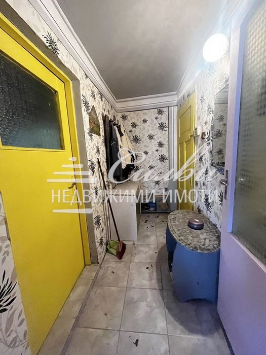 ДВУЕТАЖНА ТУХЛЕНА вила на плоча - м-т Под Манастира!!!