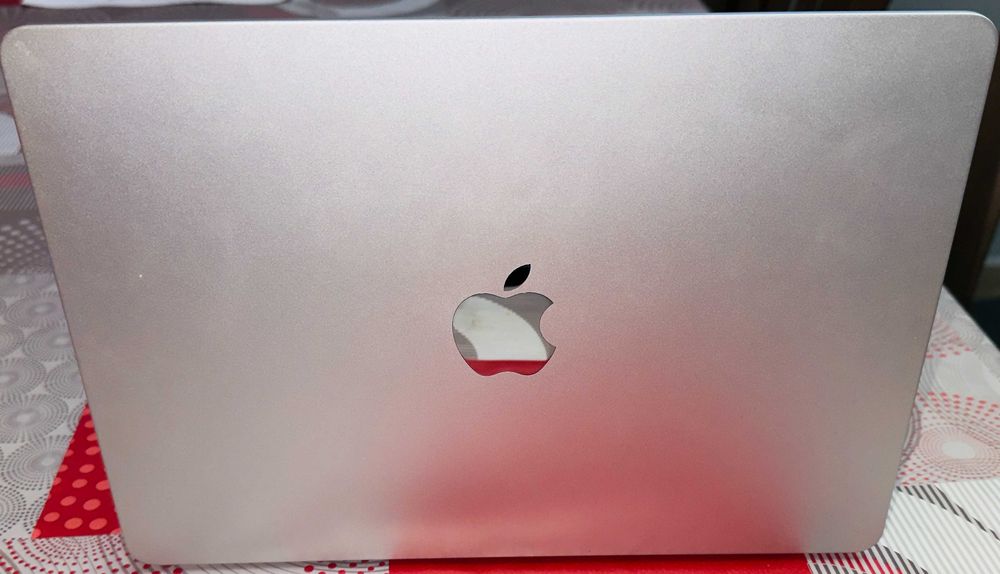 Apple MacBook Air 13.6'', Apple M3, 16GB, 256GB.Starlight,ГАРАНЦИЯ