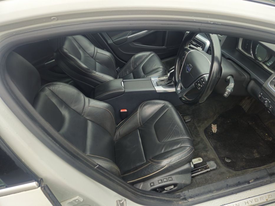 Volvo V60 R-Design D6  215 PHEV AWD на части