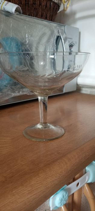 Продам конфетницу и салатницы