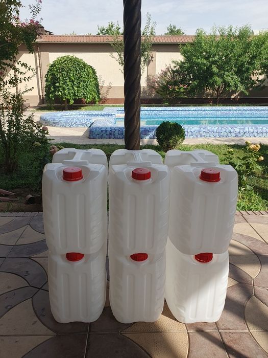 Канистры для воды 20л. пластиковые