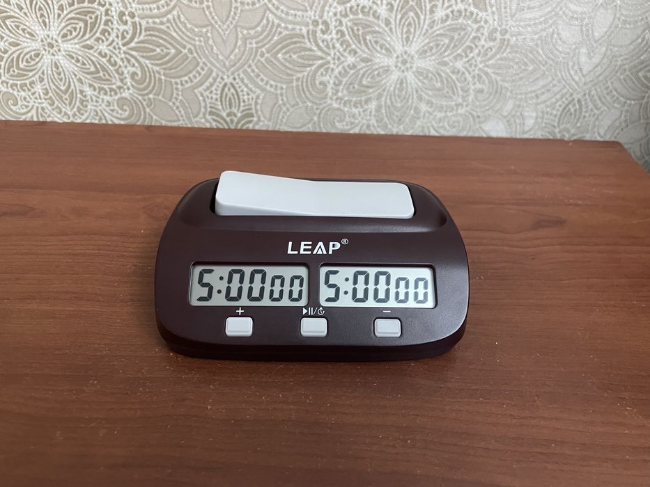Продаю шахматные часы Leap