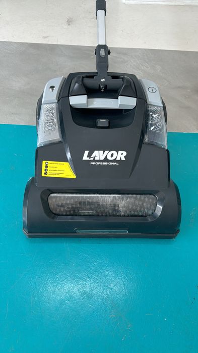 Vând mașină de spălat frecat uscat pardoseli super pret!!