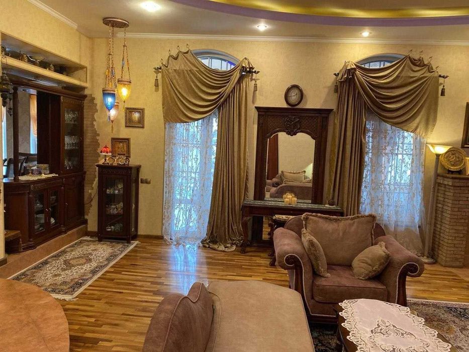 Яшнабад продается дом махалля Байкурган Соток9 Фасад35м  Ор Жигули Бар