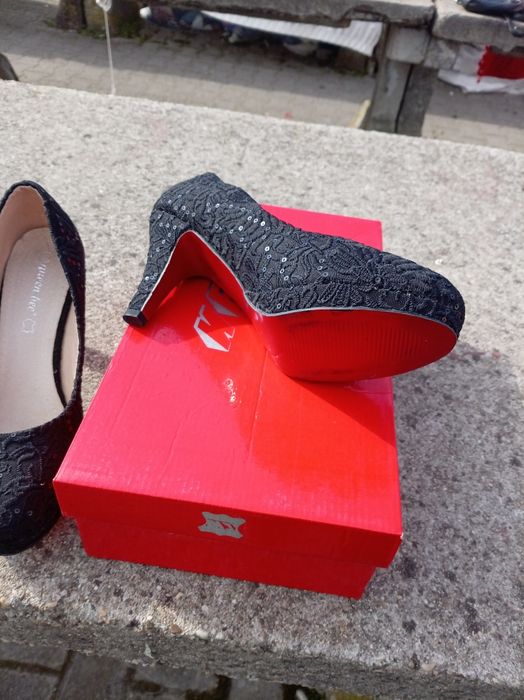 Vând pantofi de ocazie