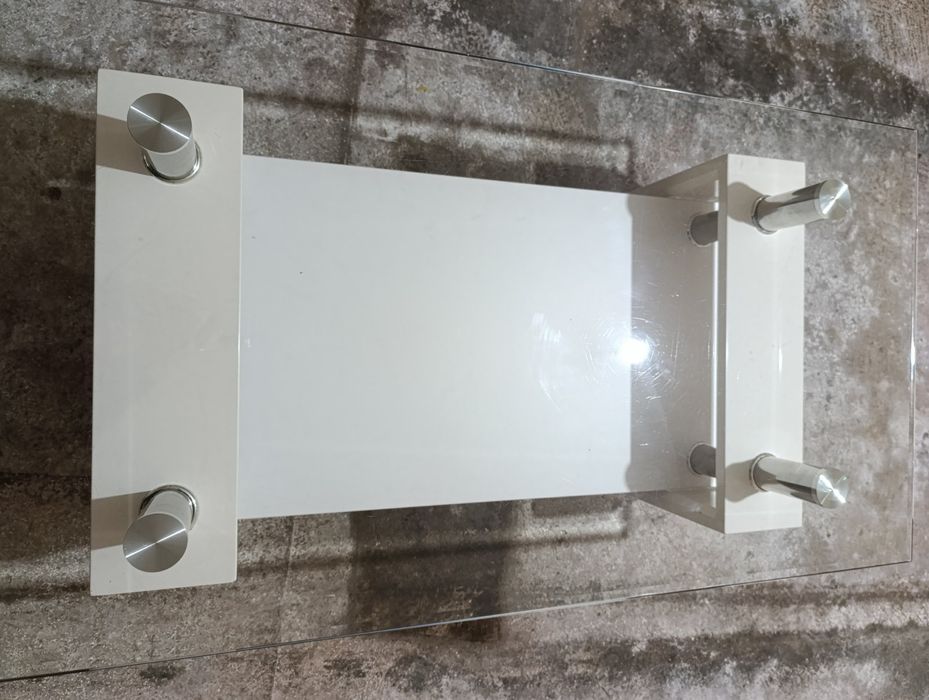 Стъклена холна маса