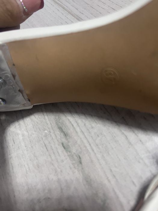 pantofi cu toc înalt