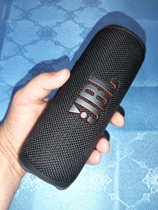 Jbl Charge 4 , Flip 6 , UE Roll