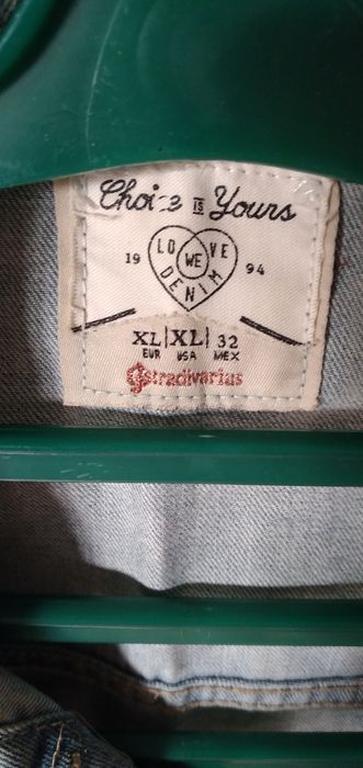 Продается джинсовая женская куртка