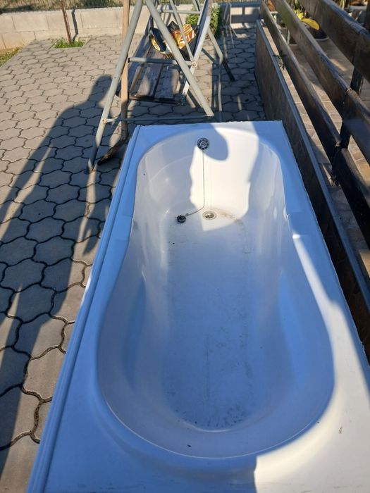 Vana fina fibră sticlă  cu fund dublu in stare foarte buna 700×1600×55