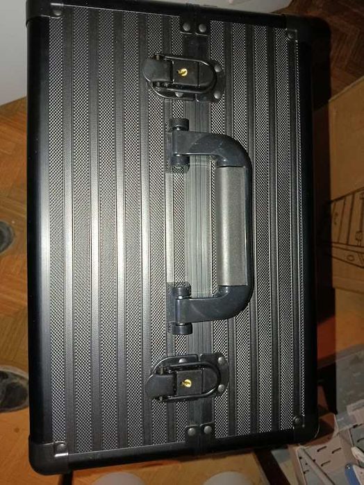 Geanta cosmetice 4 in 1 cu cutie detasabila pt cosmetice