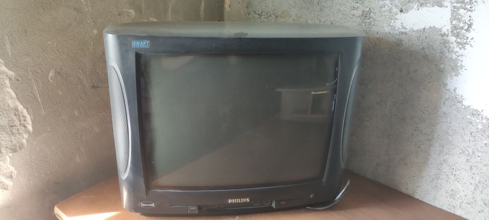 Телевизор Philips в рабочем состоянии