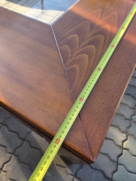 Много солидна трапезна маса