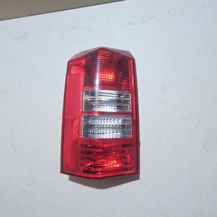 Ляв стоп Jeep Patriot (2007-2016г.)